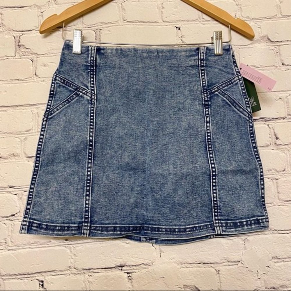 Wild Fable Women’s Seamed Denim Mini Skirt Acid Wash Size 2 NWT